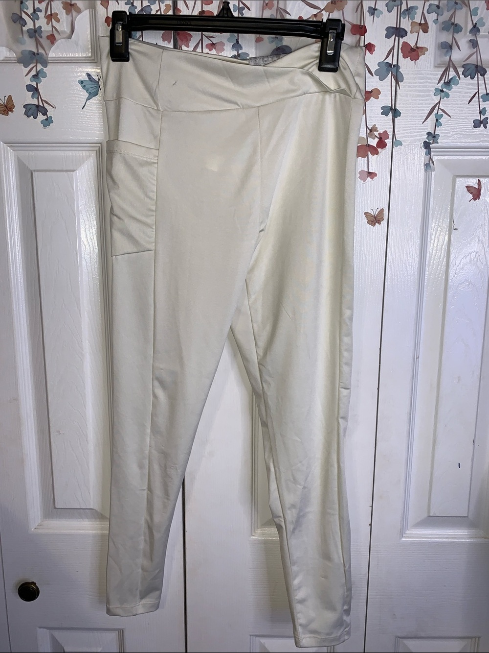 High-Rise Cream Leggings with Side Pocket